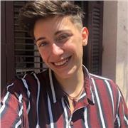 Profesora de canto y producción musical en multiples DAWs, capaz de enseñar en Ingles o Español. Sé como hacer lo complicado, simple de entender, sin dejar que sea de sea divertido aprender!